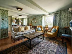 Townhouse Suites- Abbey Row